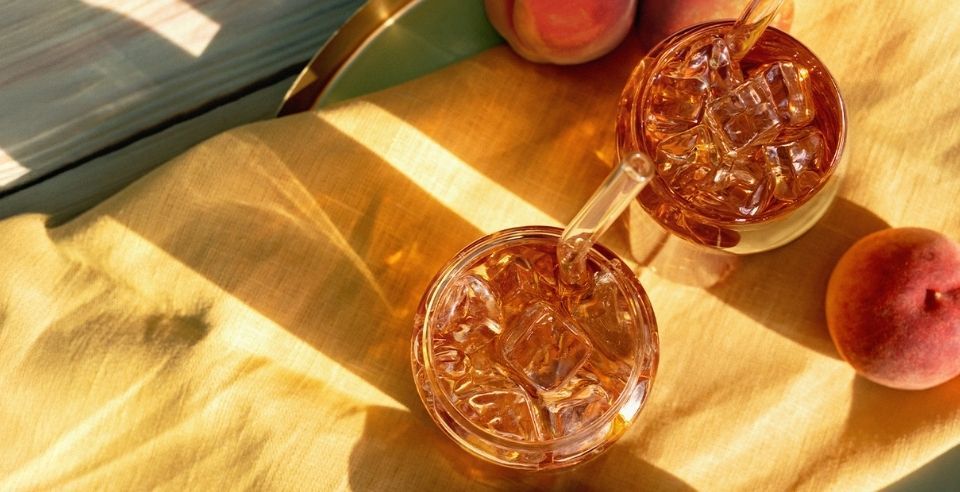 Juicy Pech iced tea in glasses